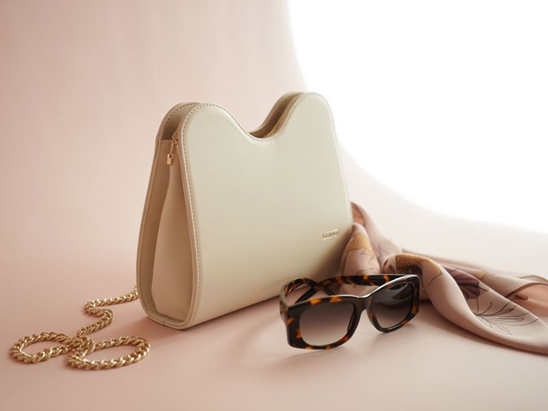 A-Stylish-Handbag-That-Matches-Her-Personality
