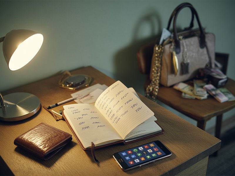 She-borrows-money-and-never-pays-it-back